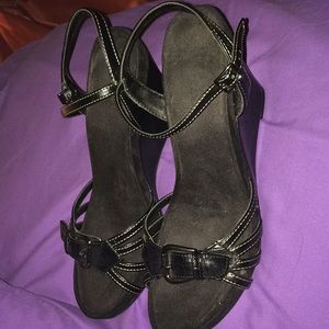 Aerosols Size 8 1/2 heels